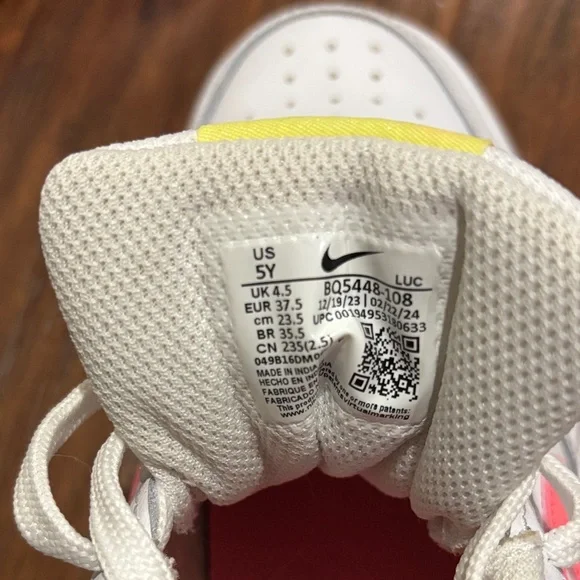 Nike Court Borough Low-Top Leather Sneakers with Neon Pink Swoosh - Picture 4 of 4